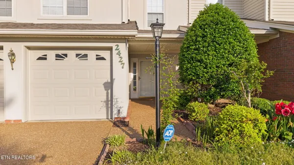 2427 Queens Lace Tr, Chattanooga, TN 37421